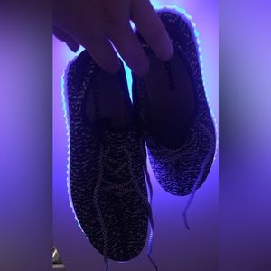 LED LIGHT UP SHOES